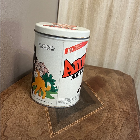 Vintage Annie Cookie Tin - Picture 2 of 7